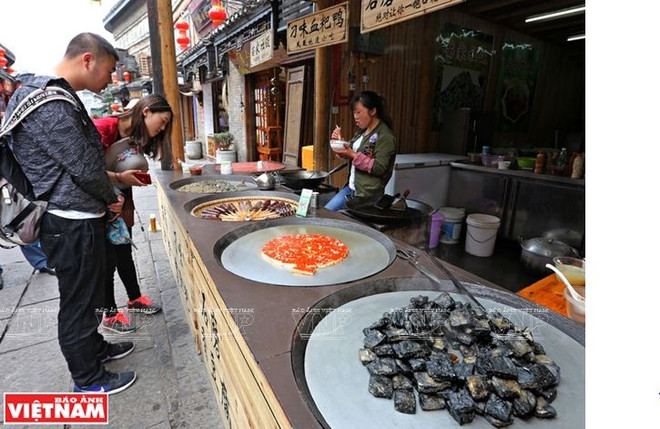 Phượng Hoàng: Cổ trấn mang ký ức thời gian nổi tiếng Trung Quốc ảnh 19