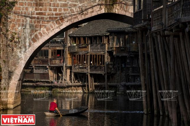 Phượng Hoàng: Cổ trấn mang ký ức thời gian nổi tiếng Trung Quốc ảnh 11
