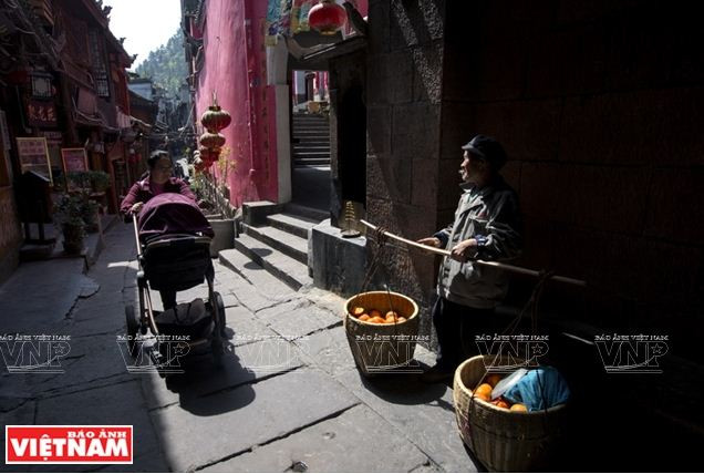 Phượng Hoàng: Cổ trấn mang ký ức thời gian nổi tiếng Trung Quốc ảnh 15