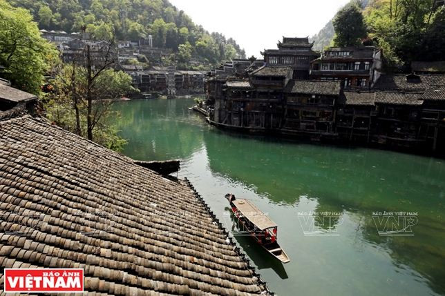 Phượng Hoàng: Cổ trấn mang ký ức thời gian nổi tiếng Trung Quốc ảnh 8