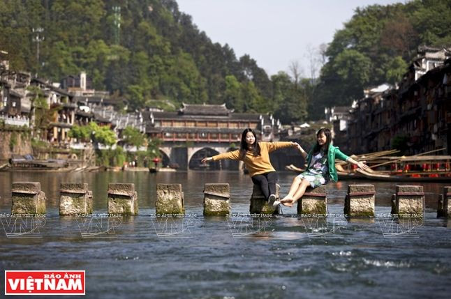 Phượng Hoàng: Cổ trấn mang ký ức thời gian nổi tiếng Trung Quốc ảnh 3