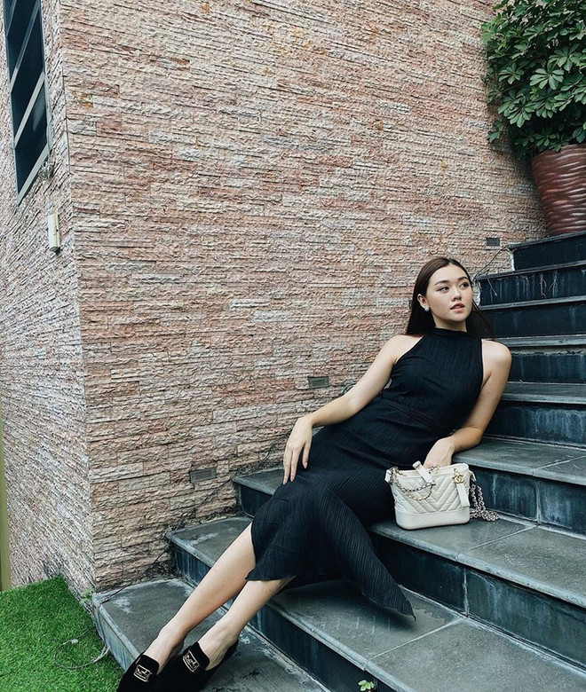 Áo len cổ lọ thống trị sàn diễn đường phố của sao Việt tuần qua ảnh 20