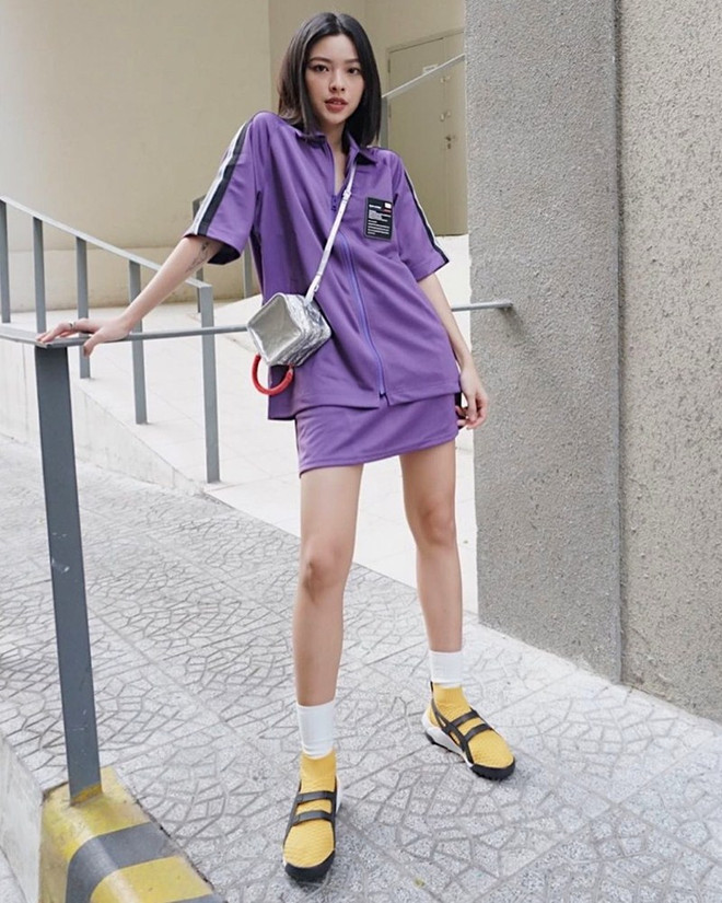 Áo len cổ lọ thống trị sàn diễn đường phố của sao Việt tuần qua ảnh 16