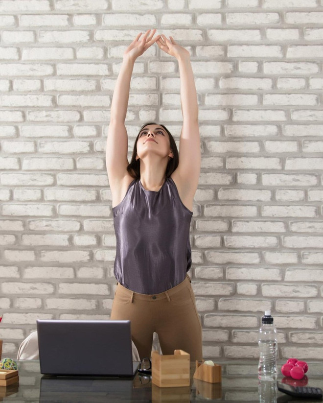 Giới văn phòng sau 20 năm bàn giấy: Giãn tĩnh mạch, bụng to, lưng gù? ảnh 3