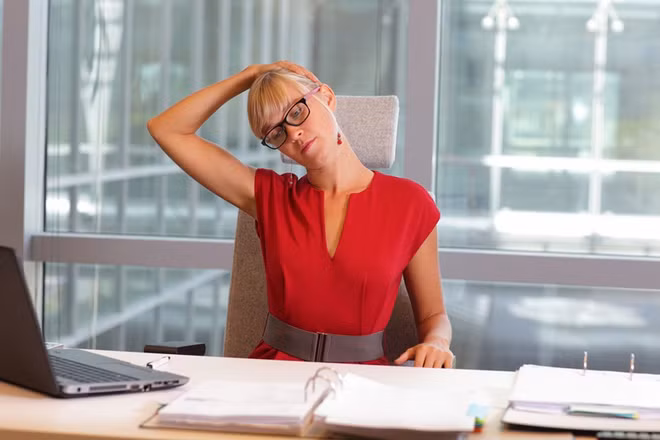 Giới văn phòng sau 20 năm bàn giấy: Giãn tĩnh mạch, bụng to, lưng gù? ảnh 4