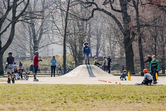Thủ tướng Đức kêu gọi công dân tiếp tục tuân thủ hạn chế để phòng dịch ảnh 1