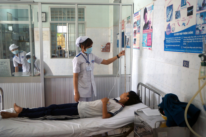 Quảng Ngãi: Thêm 28 người nhập viện do ngộ độc khi ăn bánh mì ảnh 1