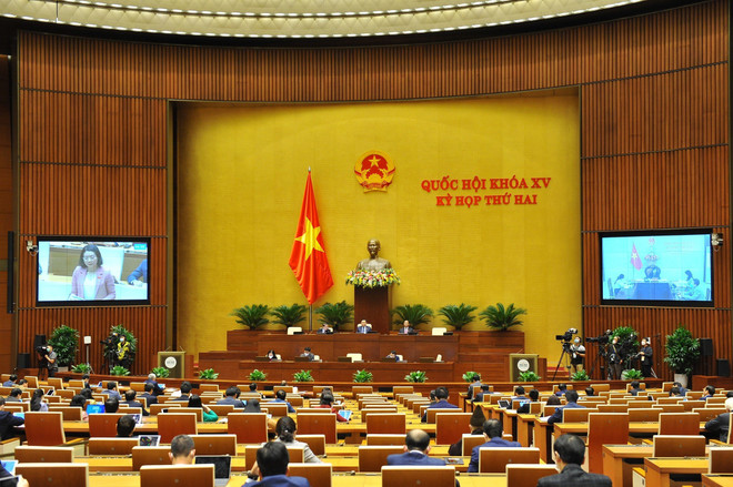 Quang cảnh phiên họp chiều 30/10. (Ảnh: Minh Đức/TTXVN) Quy hoạch đất đai phải hạn chế tác động tiêu cực đến môi trường ảnh 1