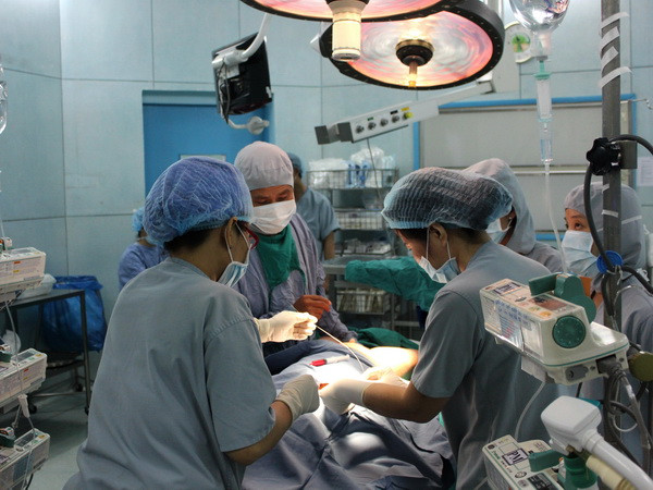 Cắt thành công khối u nặng 11kg trong ổ bụng bệnh nhân ảnh 1