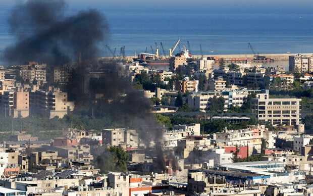 Quang cảnh một cuộc đụng độ ở trại tị nạn lớn nhất của người Palestine ở miền Nam Liban. (Nguồn: AFP) Các bên Palestine ở trại tị nạn tại Liban đạt thỏa thuận ngừng bắn mới ảnh 1
