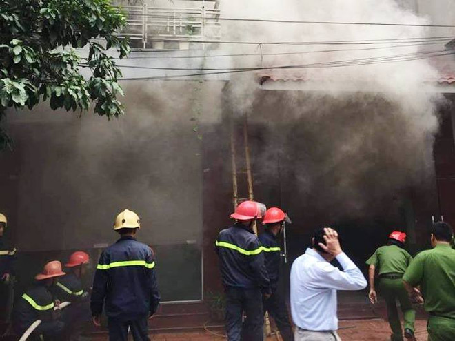 Hà Nội: Lửa bùng phát tại một căn nhà hai tầng ở Hà Đông ảnh 1