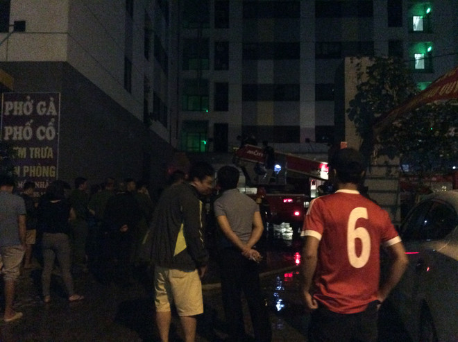 Cháy tại chung cư cao tầng, hàng trăm người bỏ chạy trong đêm ảnh 4