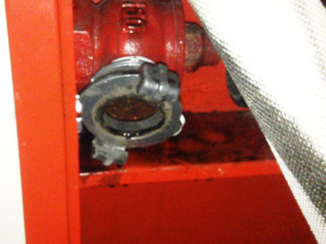 Cháy chung cư, lộ sai phạm: Họng chữa cháy chứa toàn… bùn đen ảnh 2