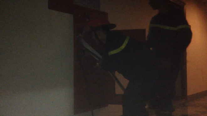 Cháy chung cư, lộ sai phạm: Họng chữa cháy chứa toàn… bùn đen ảnh 1