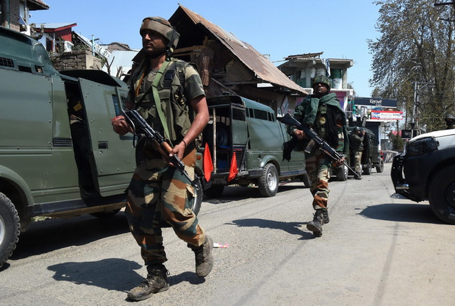 Đọ súng dữ dội tại khu vực Kashmir bất ổn làm 10 người thiệt mạng ảnh 1