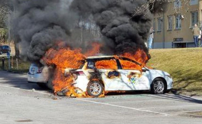 Biểu tình bạo lực tại Thụy Điển khiến ít nhất 40 người bị thương ảnh 1