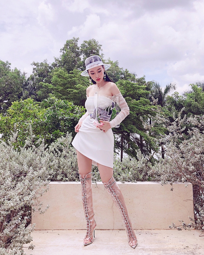 Street style “chất lừ” của dàn sao Việt những ngày nóng đỉnh điểm ảnh 2