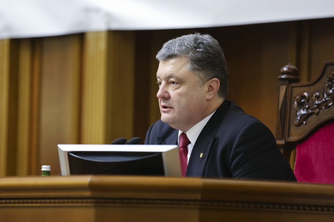 Tổng thống Ukraine ám chỉ khả năng áp đặt thiết quân luật ảnh 1