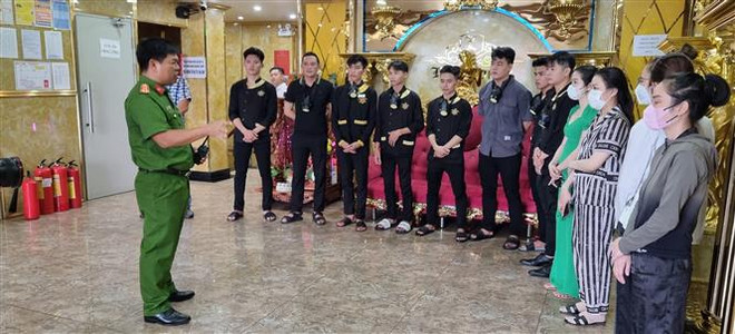 Long An diễn tập ứng phó tình huống cháy, nổ tại nơi đông người ảnh 1