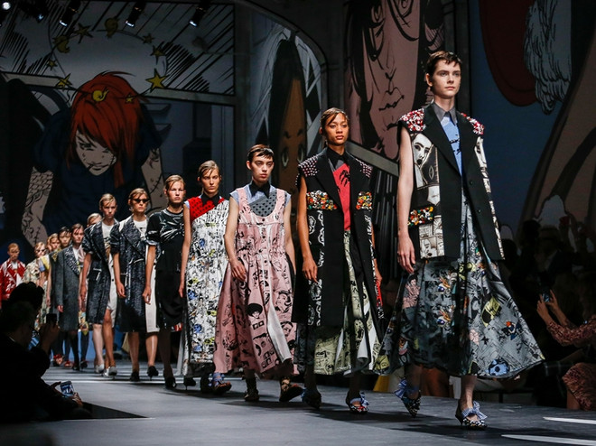 Đại dịch COVID-19 khiến các bữa tiệc thời trang bị hủy hoặc hoãn ảnh 4