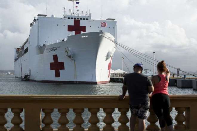 Mỹ điều siêu tàu bệnh viện đến New York ứng phó với dịch COVID-19 ảnh 1