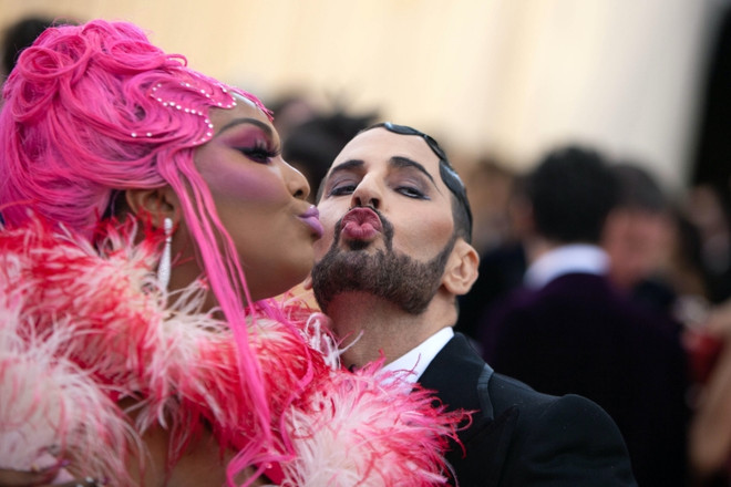 Đại dịch COVID-19 khiến các bữa tiệc thời trang bị hủy hoặc hoãn ảnh 1