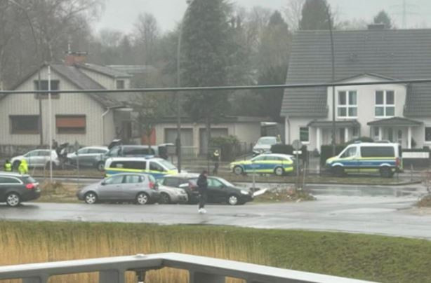 Cảnh sát Đức phong tỏa một trường học do nghi có tay súng đột nhập ảnh 1