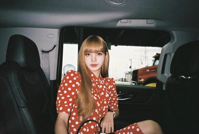 Công thức làm nên vẻ đẹp ngọt ngào như búp bê của Lisa nhóm BlackPink ảnh 5