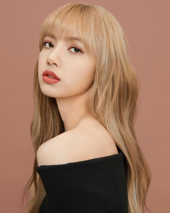Công thức làm nên vẻ đẹp ngọt ngào như búp bê của Lisa nhóm BlackPink ảnh 1
