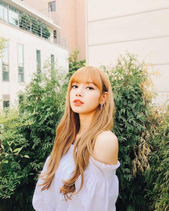 Công thức làm nên vẻ đẹp ngọt ngào như búp bê của Lisa nhóm BlackPink ảnh 6