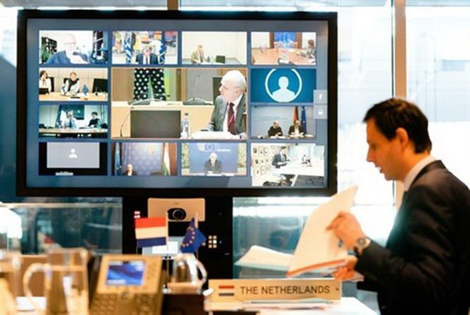 Toàn cảnh hội nghị trực tuyến các Bộ trưởng Tài chính châu Âu về đối phó với dịch COVID-19. (Ảnh: Reuters/TTXVN) Eurozone cố gắng thỏa hiệp có được tiếng nói chung để cùng chống dịch ảnh 2