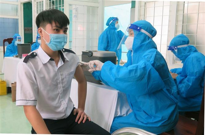 Phú Yên triển khai tiêm vaccine phòng COVID-19 cho trẻ từ 15-17 tuổi ảnh 1