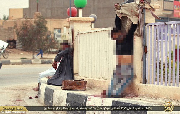 Phiến quân IS ném người đàn ông đồng tính từ nóc nhà xuống đất ảnh 3