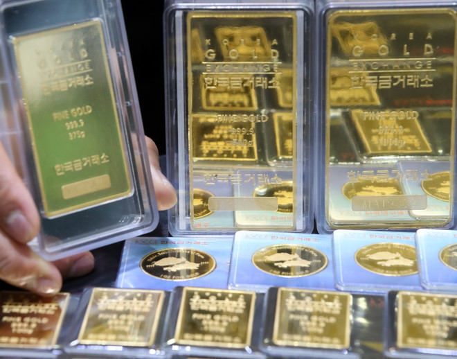 Giá vàng châu Á giảm nhẹ sau khi Mỹ-Trung ký thỏa thuận thương mại ảnh 1