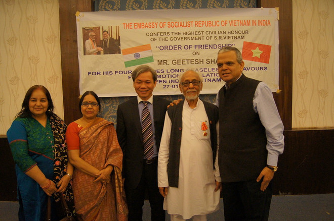 Tặng Huân chương cho Chủ tịch Ủy ban đoàn kết Ấn-Việt ảnh 2