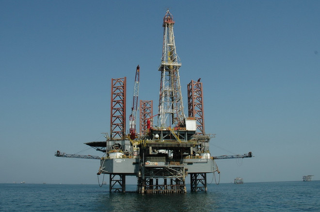 Giá dầu thế giới tăng mạnh lên mức cao nhất kể từ cuối 2015 ảnh 1