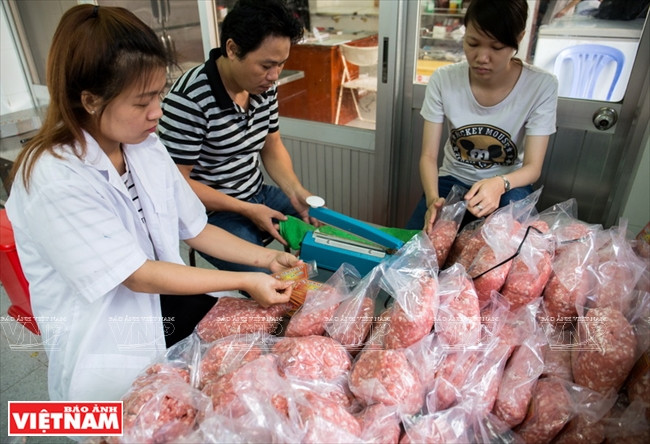 Thưởng thức vị chua dịu ngọt, ăn mãi không chán của nem Thủ Đức ảnh 11