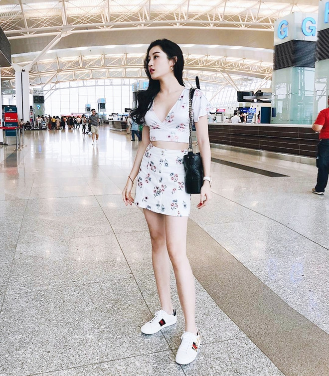 Hồ Ngọc Hà và loạt sao “ướp lạnh” ngày hè với trang phục gợi cảm ảnh 2