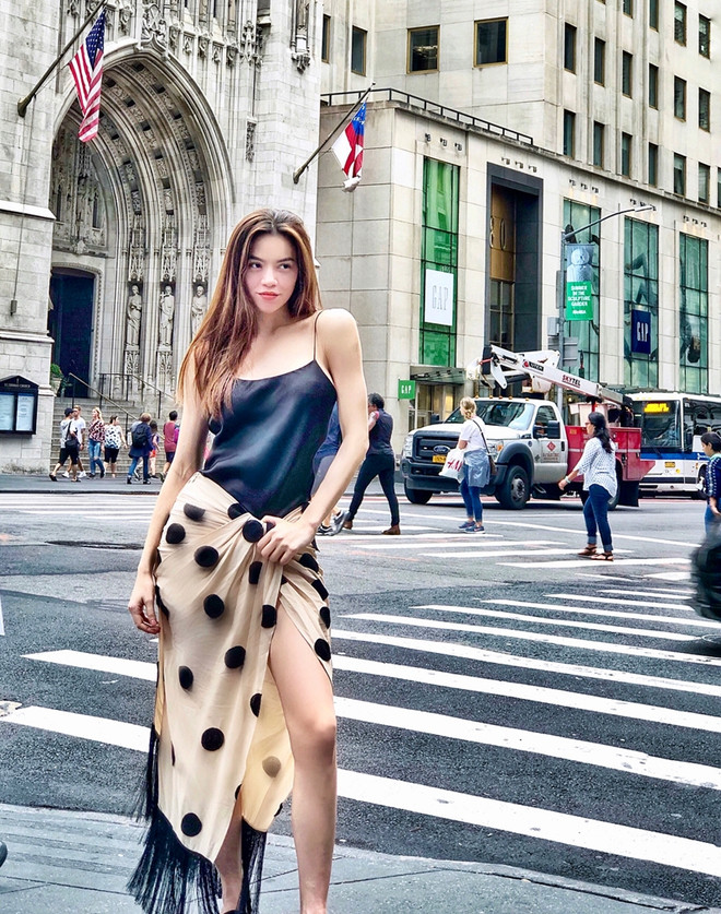 Hồ Ngọc Hà và loạt sao “ướp lạnh” ngày hè với trang phục gợi cảm ảnh 1