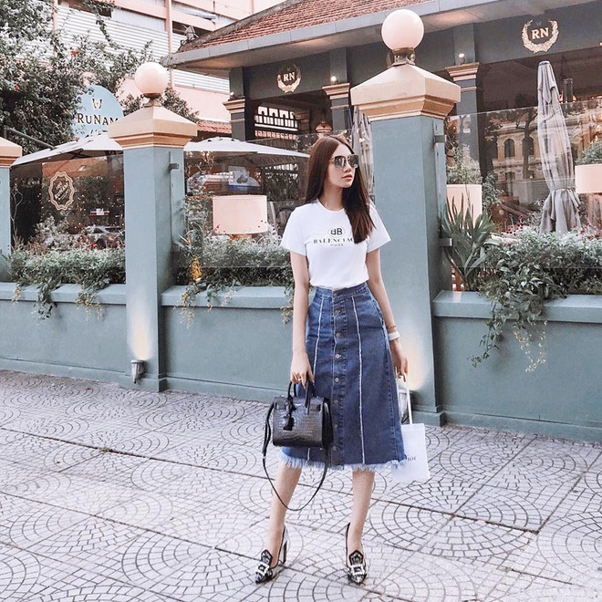 Hồ Ngọc Hà và loạt sao “ướp lạnh” ngày hè với trang phục gợi cảm ảnh 12