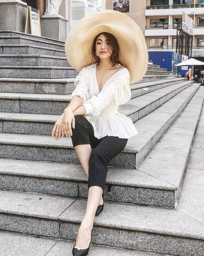 Hồ Ngọc Hà và loạt sao “ướp lạnh” ngày hè với trang phục gợi cảm ảnh 8