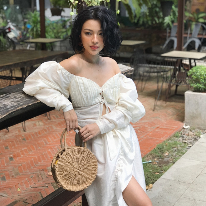 Hồ Ngọc Hà và loạt sao “ướp lạnh” ngày hè với trang phục gợi cảm ảnh 7