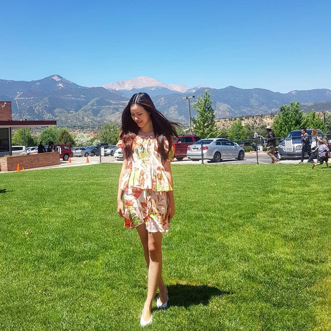 Hồ Ngọc Hà và loạt sao “ướp lạnh” ngày hè với trang phục gợi cảm ảnh 18