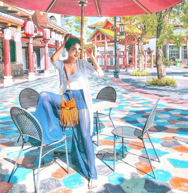 Hồ Ngọc Hà và loạt sao “ướp lạnh” ngày hè với trang phục gợi cảm ảnh 10