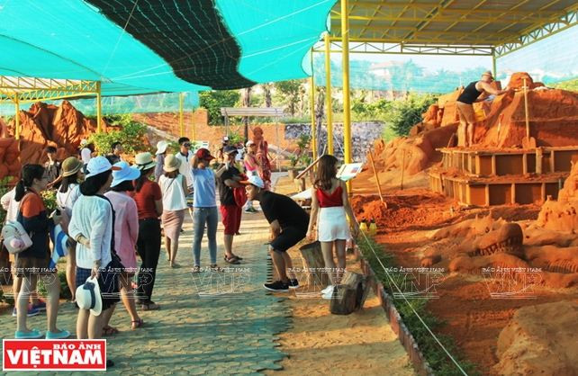 Chiêm ngưỡng vẻ đẹp nghệ thuật từ cát tại "thủ đô resort" Mũi Né ảnh 6