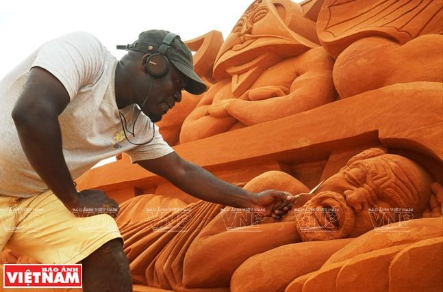 Chiêm ngưỡng vẻ đẹp nghệ thuật từ cát tại "thủ đô resort" Mũi Né ảnh 2