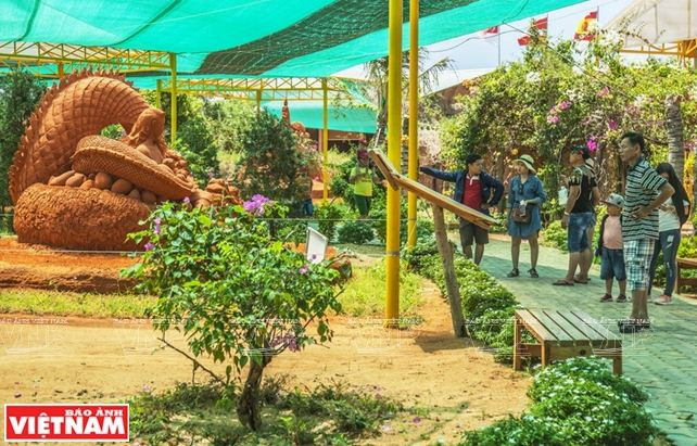 Chiêm ngưỡng vẻ đẹp nghệ thuật từ cát tại "thủ đô resort" Mũi Né ảnh 7
