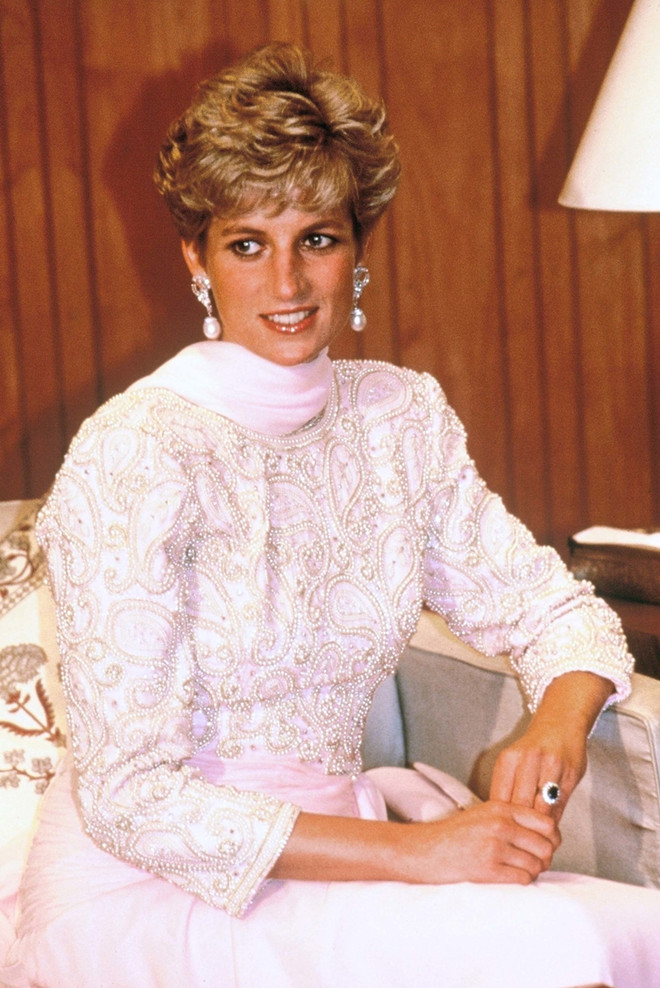 Bí mật sau kiểu tóc ngắn duyên dáng gắn liền với công nương Diana ảnh 2