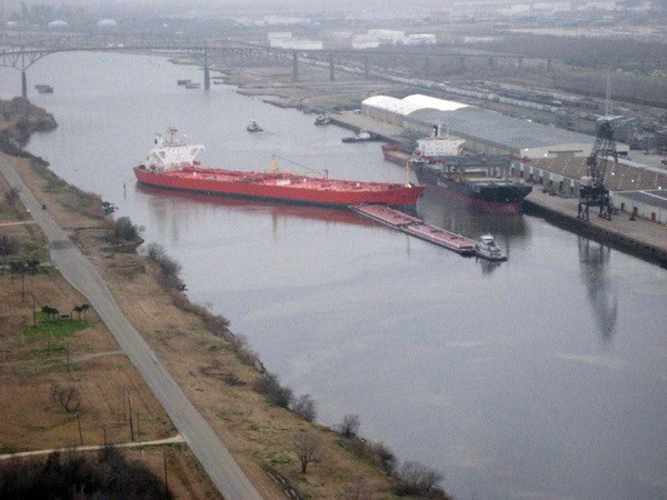 Tai nạn tàu biển ở Singapore khiến nhiều thủy thủ mất tích ảnh 1