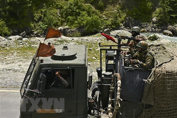 Bộ trưởng Quốc phòng Ấn Độ và Trung Quốc hội đàm tại Nga ảnh 1